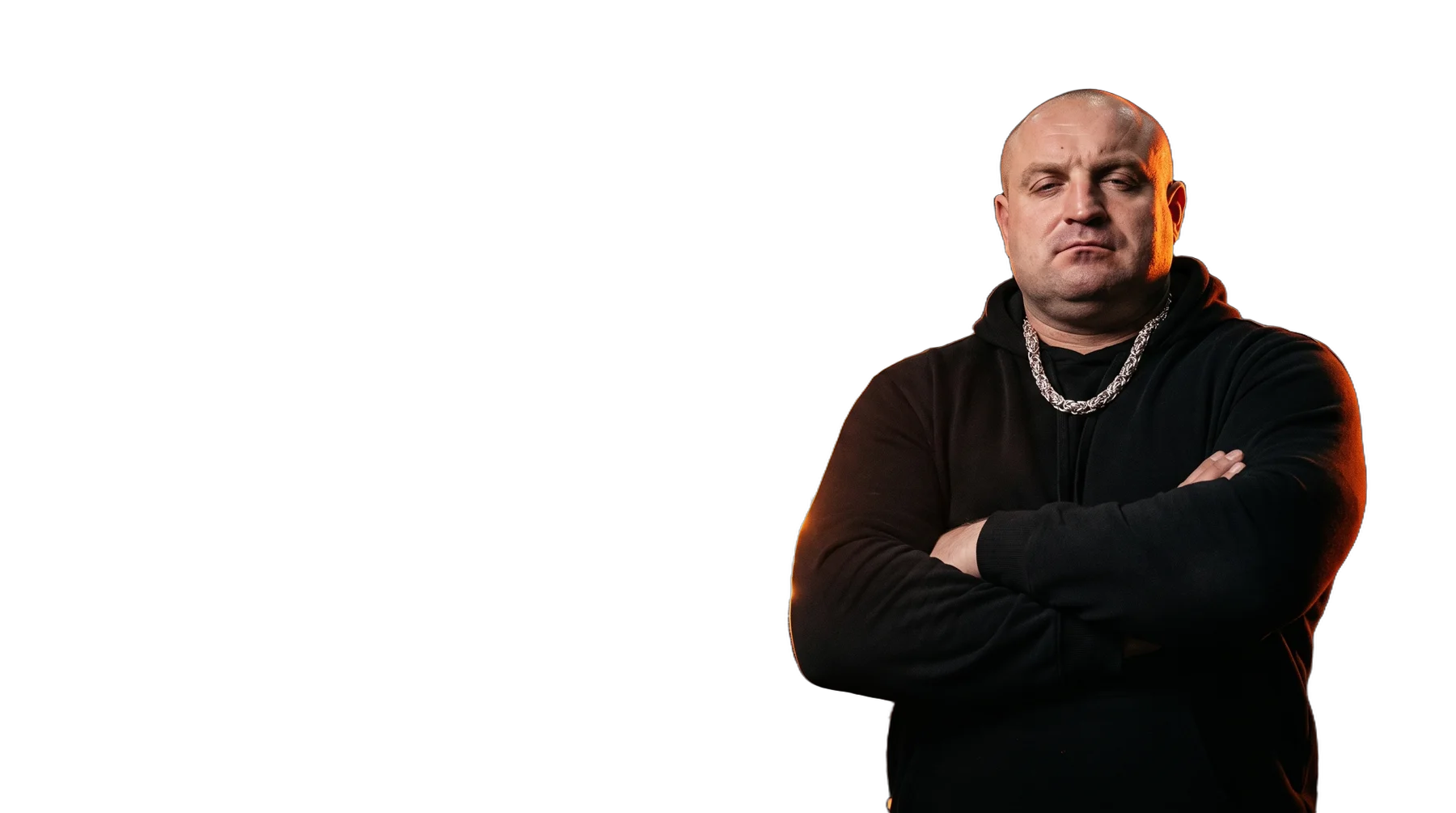 Skrzypas w hucie, za nim leje się staliwo