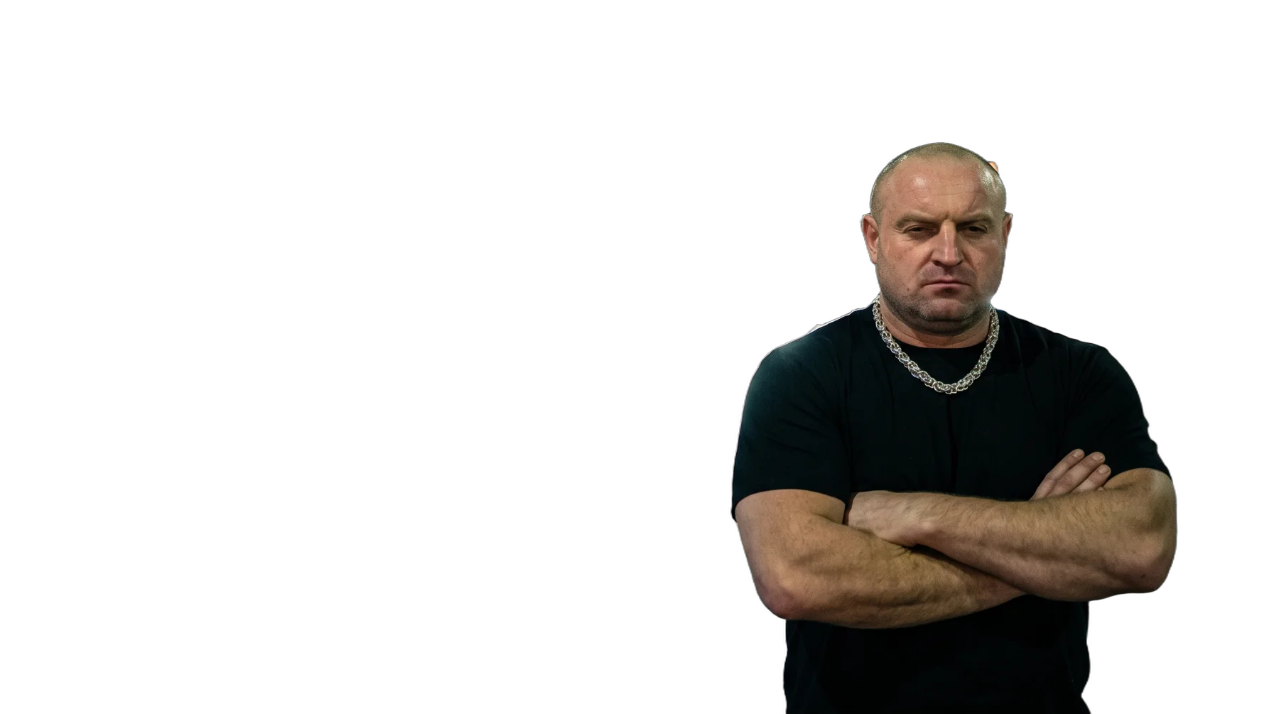 Skrzypas na nocnej ulicy w neonach